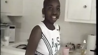 Mulher peituda faz videos porno gratuito sexo consigo mesma