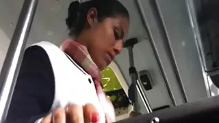 Rapaz fode suavemente menina de saia na filme gratuito pornô mesa