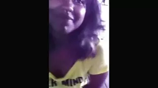 Sonhando com sexo, uma garota excitada toca seu clitóris e mamilos assistir vídeos pornôs gratis