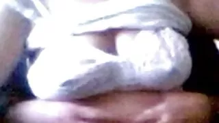 Loira casada e Busty enfia um filme pornô brasileiro gratuito vibrador na vagina e fode com o marido