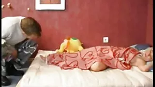 A senhora queria fazer sexo e por isso não hesitou em vídeo pornô em hd grátis interromper o sono do menino