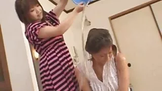 O pai maroto videos pornos grátis fode a filha IRA na boca e na rata com uma pila dura