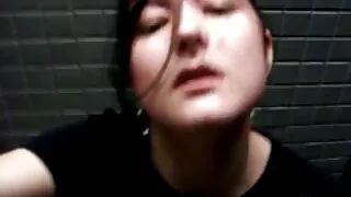 Lésbica filme pornô nacional gratuito trouxe sua namorada ao orgasmo fodendo sua mão Na Buceta
