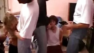 Estudante marota fode ver vídeo pornô gratuito professor em casa enquanto os pais