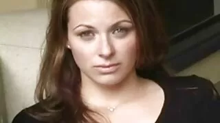 Menina espalhar o ver vídeo pornô gratuito sexo de um cara com um musculoso desenvolvido