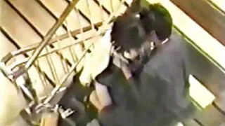 Duas miúdas a foder No Cu, a empurrar as mãos vídeo de pornô gratuito para o fundo