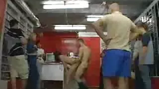Loira a chupar uma pila sexo pornô gratis grande e a foder no rabo
