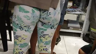 O tipo lambe o ânus e a rata de uma jovem vídeo pornô em hd grátis puta enquanto pratica o corte