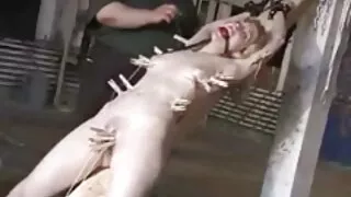 Sexo insanamente lindo onde uma jovem chupa e fode pornô grátis videos anal
