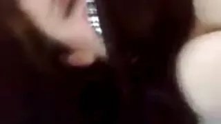 Morena de vídeos pornô grátis online vestido fodeu com um ferreiro, agradecendo-lhe