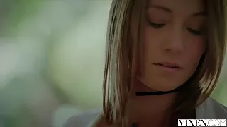Sexo lésbico: filme pornô brasileiro gratuito a mãe seduziu a filha e lambeu-lhe a rata molhada