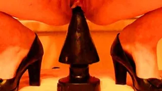 O tipo fode a cabra russa, metendo-se na rata dela com a video pornor grátis pila